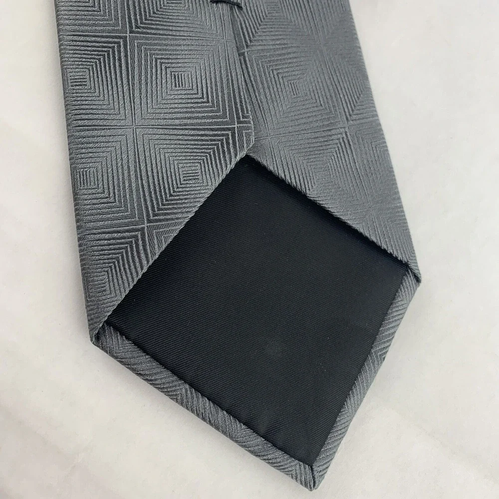 NEW Kenneth Cole Reaction Men's Gray Formal Silk Geometric Neck Tie 58 X 3.5 NWT